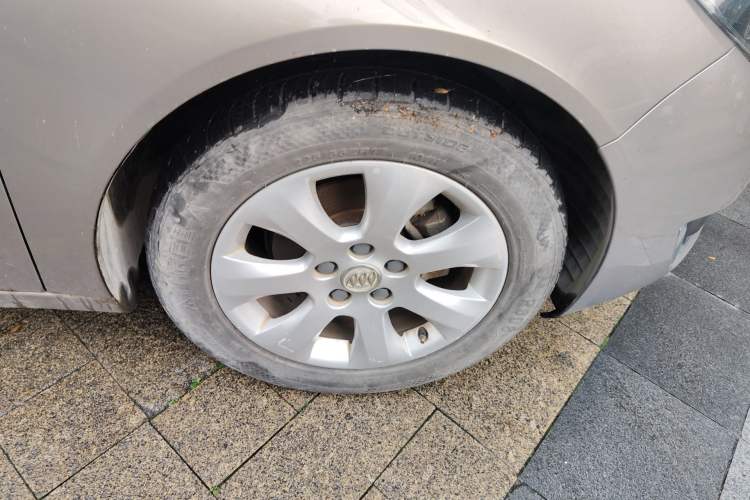 Used Buick Regal 2015 2.0L Elite Fashion Edition Right Front Wheel Hub