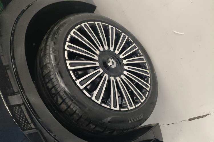 Used Nio ES8 2026 Model 6-seat Executive Luxury Edition Left Front Wheel Hub