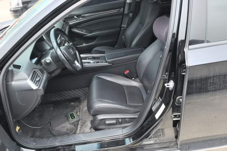 Used Honda Accord 2022 260TURBO Phantom Night · Prestige Edition Left Front Seat