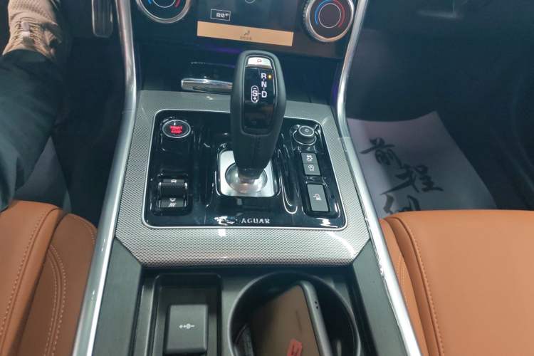 Used Jaguar XEL 2024 2.0T 250 PS R-DYNAMIC S Advanced Sport Edition Gear Lever