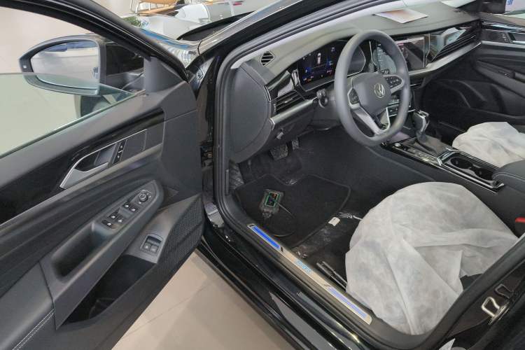 Used Volkswagen Passat New Energy 2025 430 PHEV Hybrid Business Edition Driver Seat