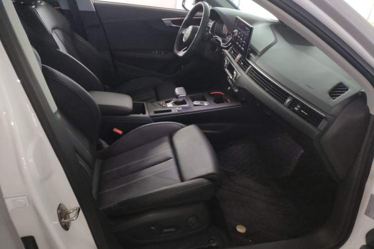 Used Audi A4L 2020 40 TFSI Luxury Dynamic Model
