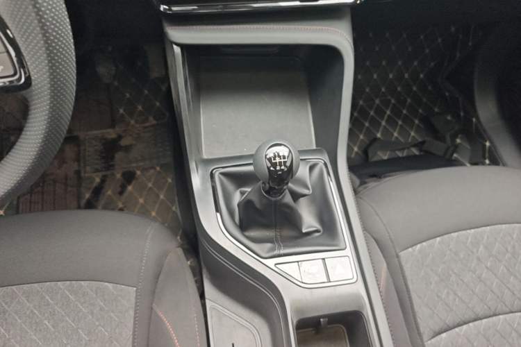 Used Roewe i5 2023 1.5L Manual Comfort Edition
