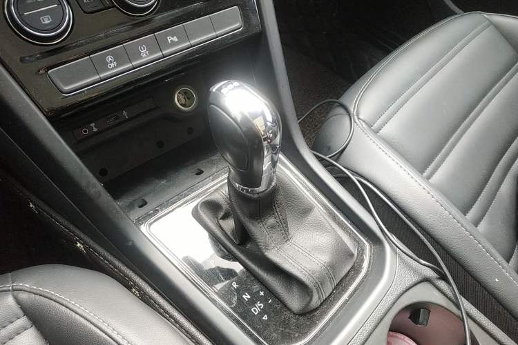 Used Volkswagen Touran 2018 Volkswagen Touran L 280TSI DSG Comfort Edition 7 Seats China V Emission Standard Gear Lever