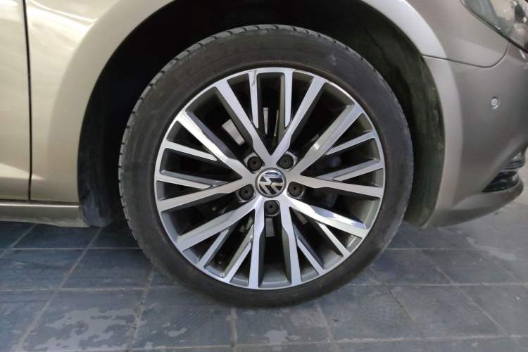 Used Volkswagen FAW-Volkswagen CC 2016 1.8TSI Luxury Model Right Front Wheel Hub