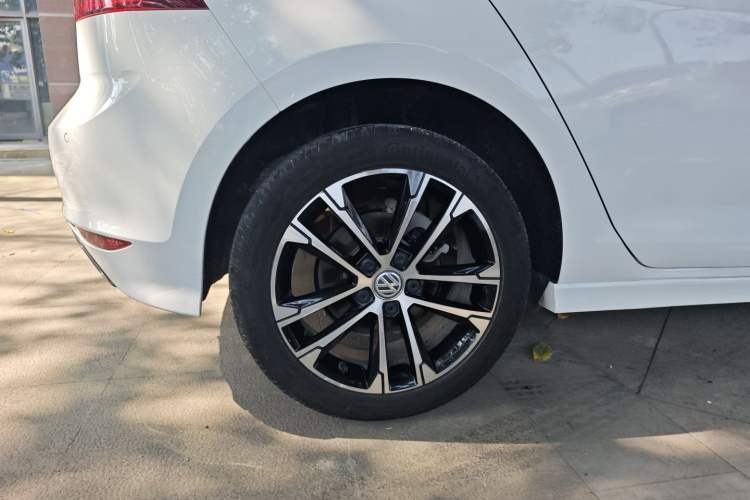 Used Volkswagen Golf 2016 1.4TSI Automatic R-Line