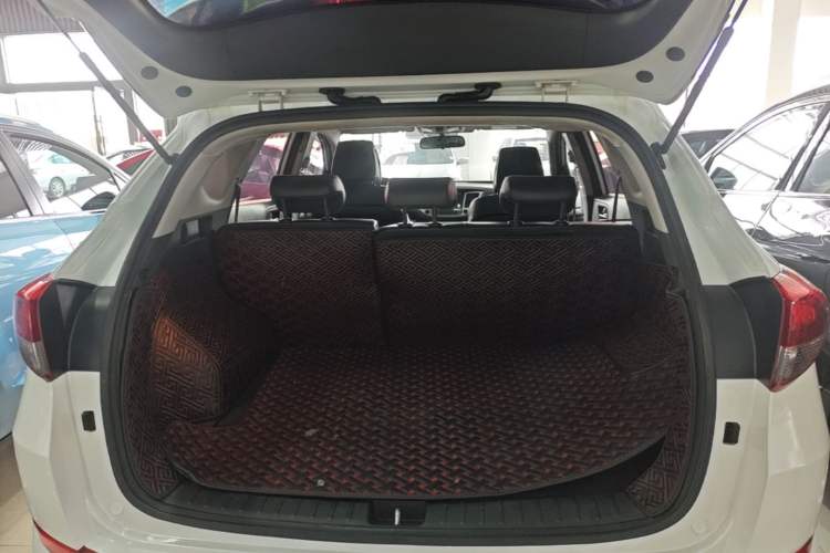 Used Hyundai Tucson 2015 1.6T Dual-Clutch Two-Wheel-Drive Smart Model Trunk