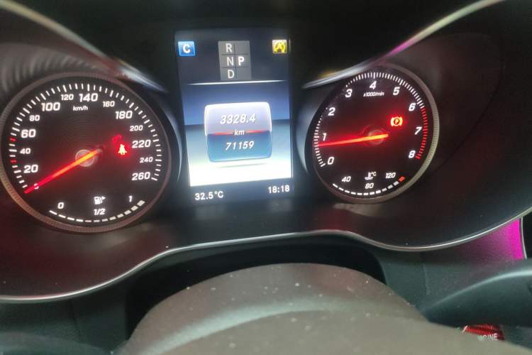 Used Mercedes-Benz GLC 2017 GLC 260 4MATIC Dynamic Edition Odometer Close Up