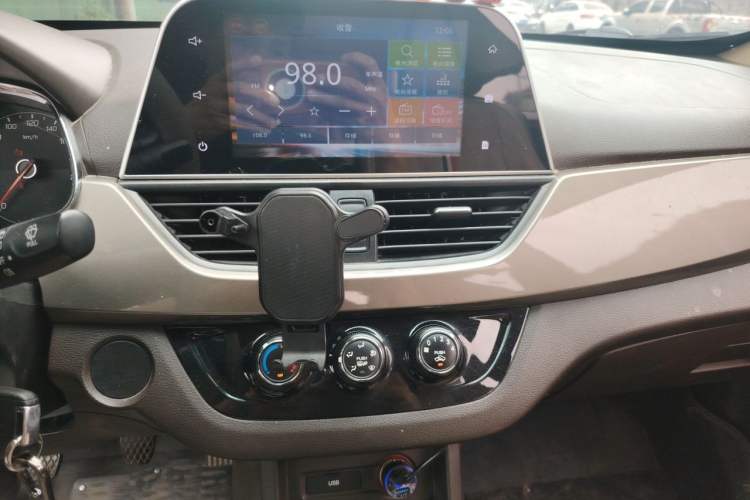 Used Baojun 310W 2017 1.5L Manual Fashion Edition China VI
