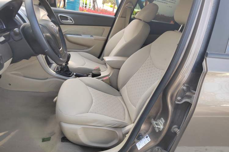 Used Baojun 630 2014 1.5L manual standard version
