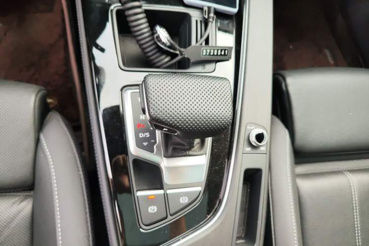 Used Audi A4L 2024 40 TFSI Luxury Dynamic Edition Gear Lever