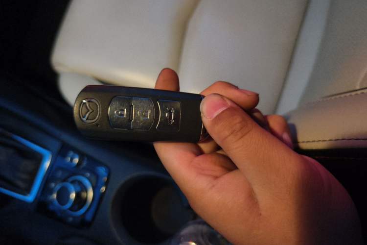 Used Mazda 3 Axela 2014 Sedan 2.0L Automatic Sport Model