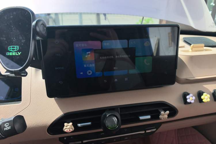 Used Geely Galaxy Panda 2023 Panda Mini 200km Endurance Bear Audio And AC Panel