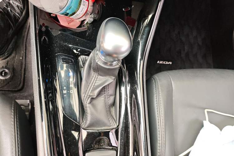 Used Toyota IZOA 2018 2.0L Yichi Edition China V Standard