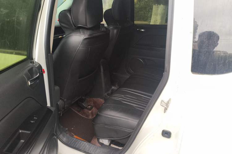 Used Jeep Compass 2012 2.4L four-wheel-drive sport version
