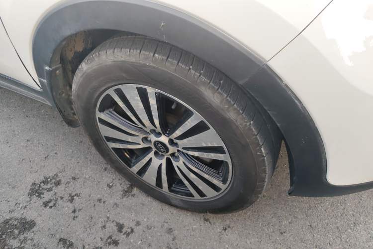 Used Kia Sportage R 2015 2.0L Automatic Two-Wheel Drive DLX Model Right Front Wheel Hub