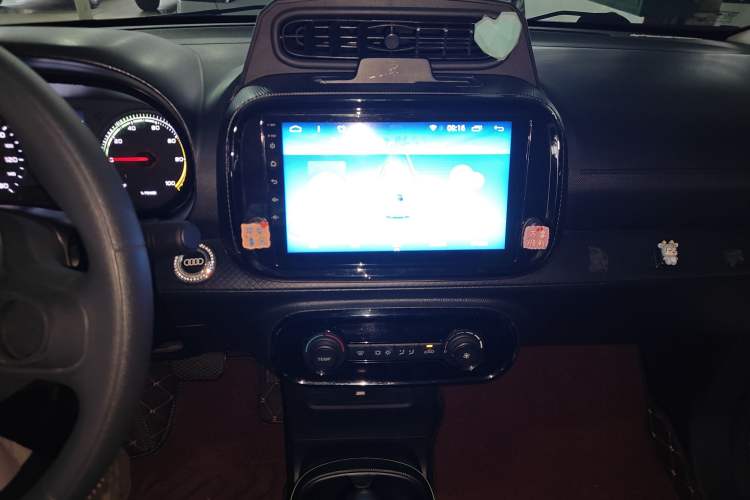 Used Roewe Clever 2021 302km All-Round Version Audio And AC Panel