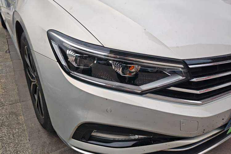 Used Volkswagen Magotan 2020 330TSI DSG Leading Model Right Front Headlight