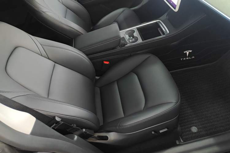 Used Tesla Model Y 2024 Rear-Wheel-Drive Version Right Front Seat