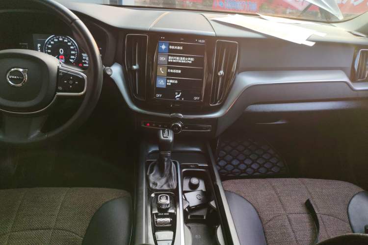 Used Volvo XC60 2021 T5 4x4 Smart Luxury Edition Audio And AC Panel