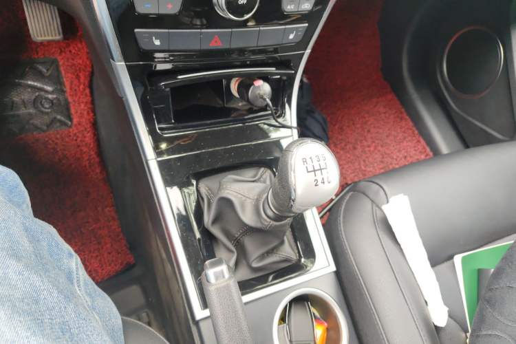 Used Haval H2 2014 1.5T Manual Two-Wheel Drive Elite Edition Gear Lever