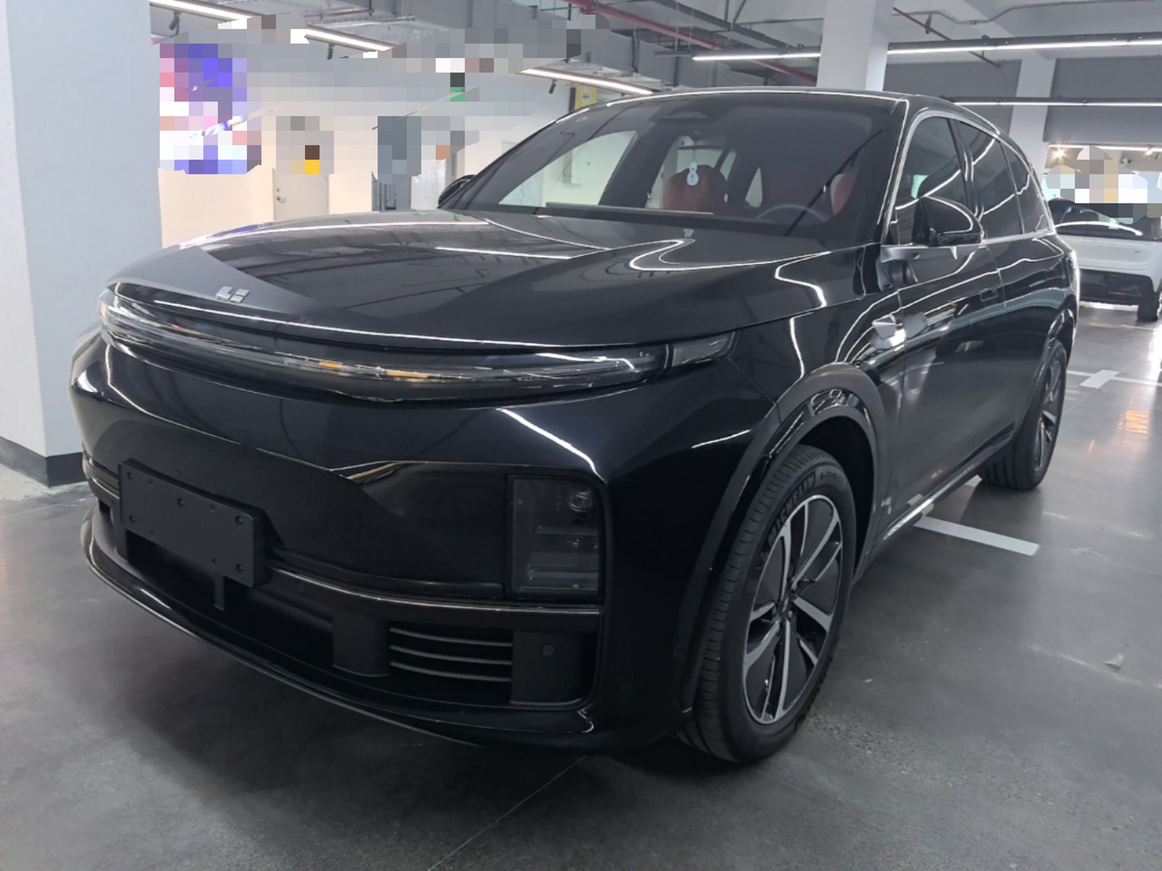 Unter der Vorderseite des Autos