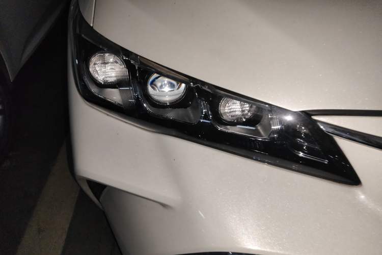 Used Toyota Avalon 2019 2.0L XLE Premium Edition China VI Right Front Headlight