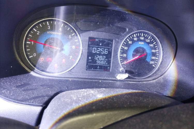 Used Dongfeng Fengon 380 2022 1.5L Comfort-Class Passenger Vehicle (Steel Spring) with 7 Seats