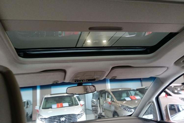 Used Buick GL8 2023 ES Lu Zun Comfort Model Headliner