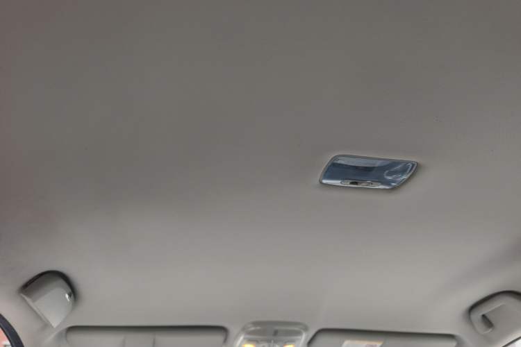 Used Haval H6 2013 Upgraded Model 2.4L Automatic Two-Wheel Drive Elite Version Headliner