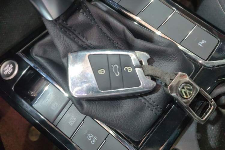 Used Volkswagen Passat 2020 Facelift 330TSI Elite Edition China VI Standard
