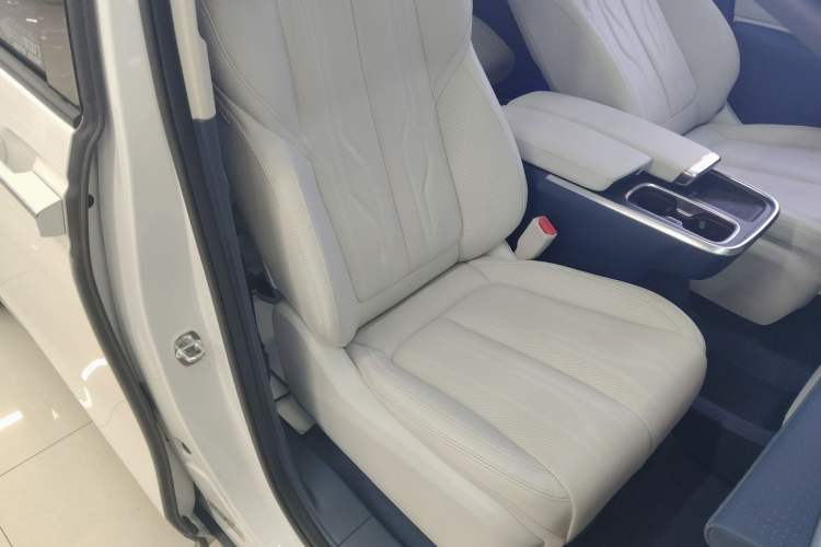 Used Buick Century 2023 2.0T Six-Seater Yinshi Edition