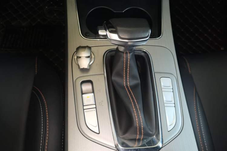 Used CHANGAN OSHAN X7 2020 1.5T Automatic Luxury Version Gear Lever