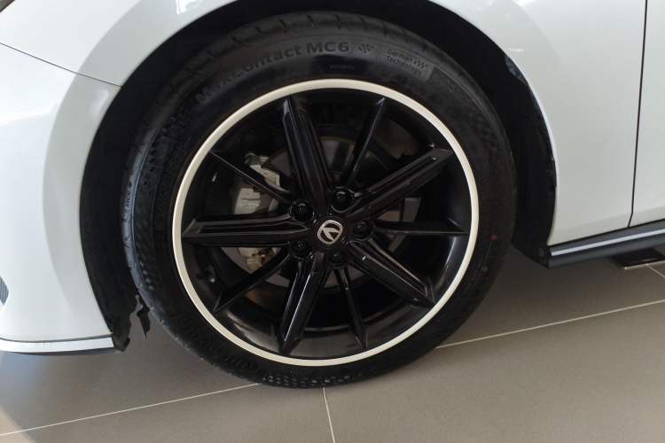 Used CHANGAN UNI-V 2022 1.5T Prestige Version Left Front Wheel Hub