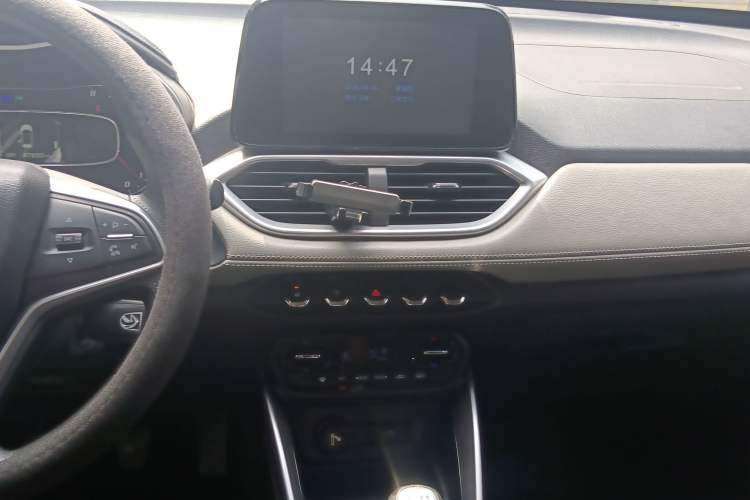 Used Baojun 510 2017 1.5L Manual Fashion Model Audio And AC Panel