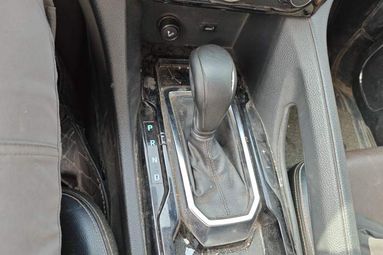 Used JMC Yusheng S350 2016 2.0T Automatic All-Wheel Drive Gasoline Luxury Version with Sunroof 5 Seats
