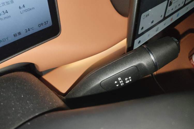 Used Leapmotor C16 2026 Extended-Range 280 LiDAR Zhizun Edition 6 Seats Gear Lever