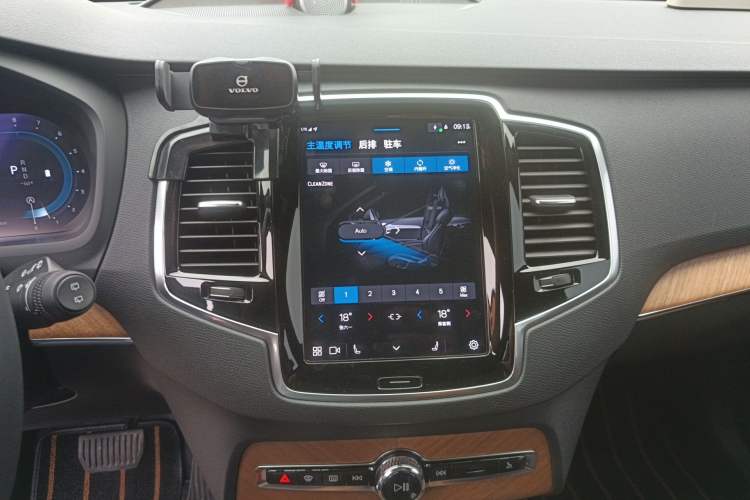 Used Volvo XC90 2024 B6 Zhiyi Luxury 7-Seater Audio And AC Panel