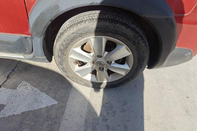 Used Nissan Livina 2010 Jingrui Edition 1.6L Manual Standard Model Right Front Wheel Hub