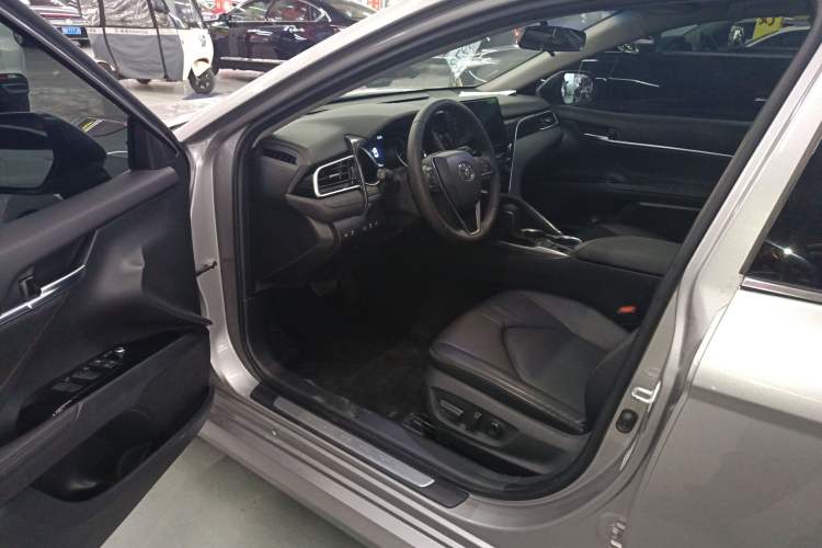 Used Toyota Camry 2021 2.0G Luxury Edition Driver Seat