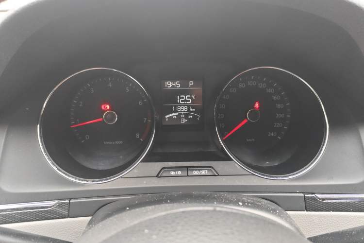 Used Volkswagen Bora 2014 1.6L Automatic Fashion Model Odometer Close Up