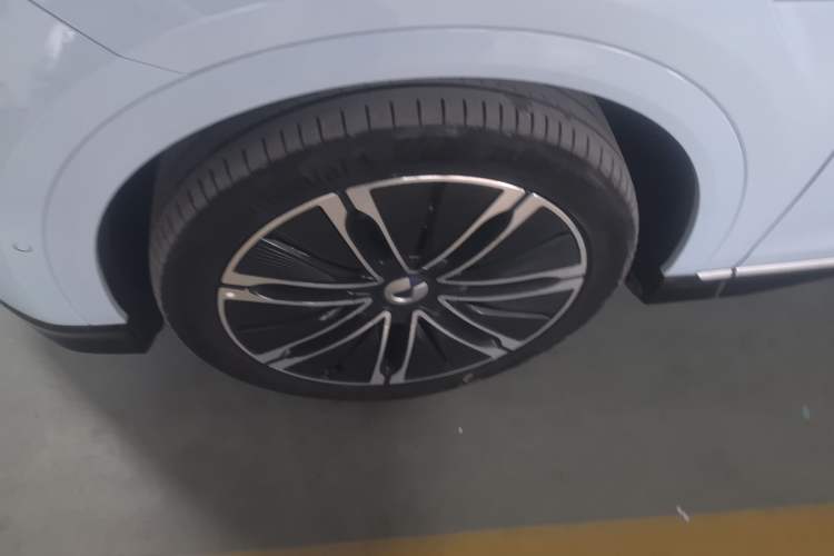 Used Denza N7 2024 630 All-Wheel Drive Intelligent Driving Max Edition Left Front Wheel Hub