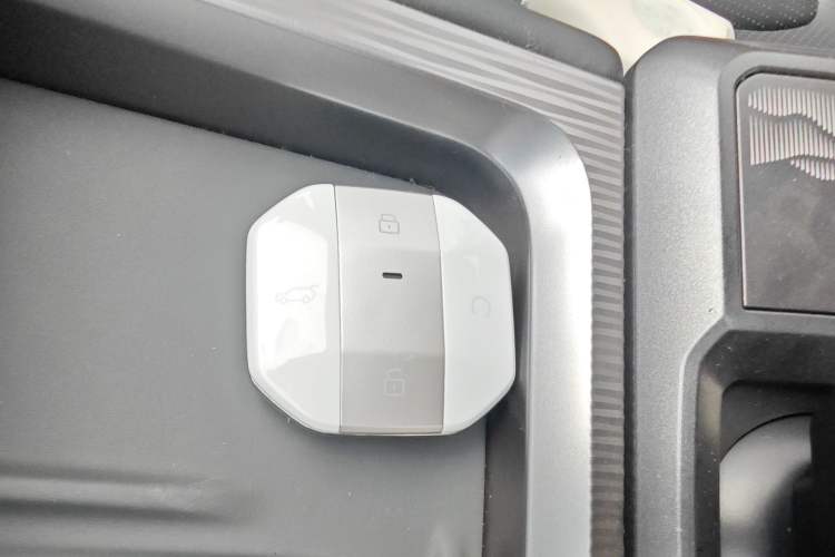 Used JETOUR Shanhai T1 2025 Model 147km Four-Wheel-Drive Exploration Vehicle Key