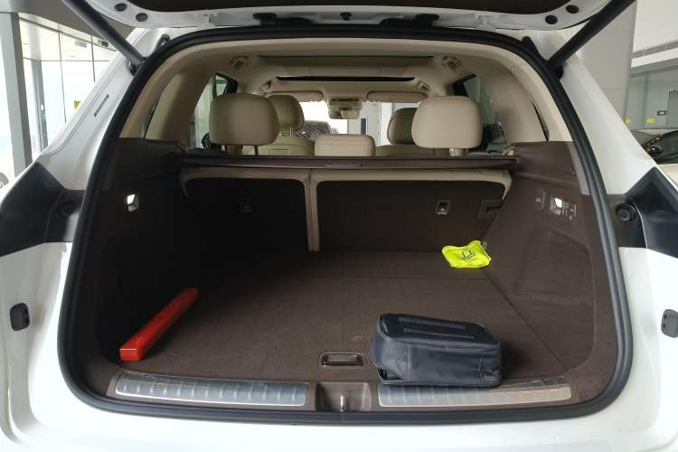 Used Hima AITO M7 2026 Model Range-Extending Pro+ All-Wheel Drive 5-Seater Version Trunk