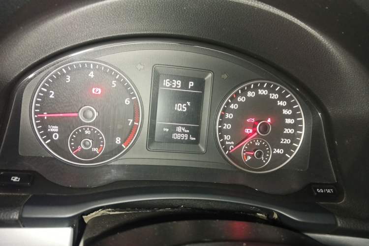 Used Volkswagen Sagitar 2011 1.6L Automatic Special Edition Instrument Cluster