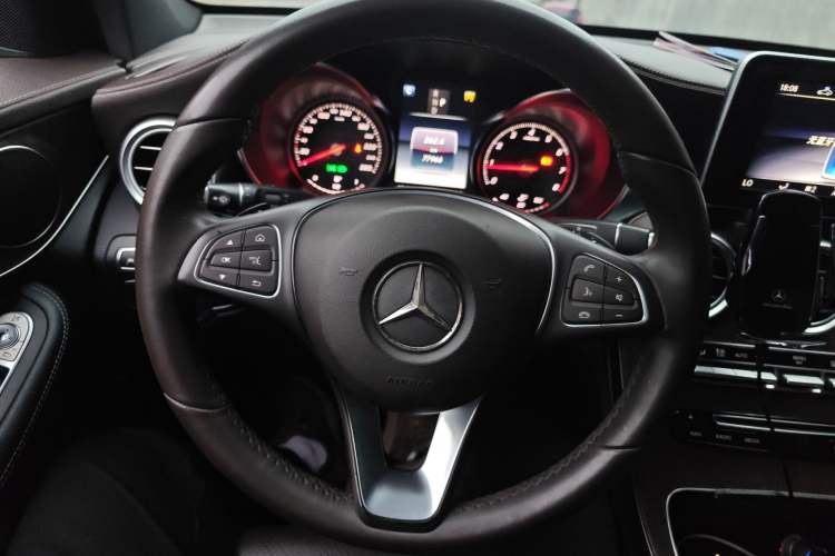 Used Mercedes-Benz GLC 2018 GLC 300 4MATIC Sport Edition Steering Wheel