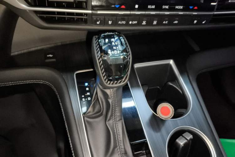 Used Toyota Sienna 2023 2.5L Hybrid Deluxe Edition
