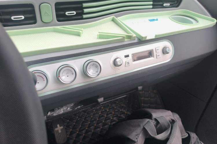 Used Wuling Hongguang MINIEV 2021 Macaron Premium Model – Lithium-NMC Audio And AC Panel