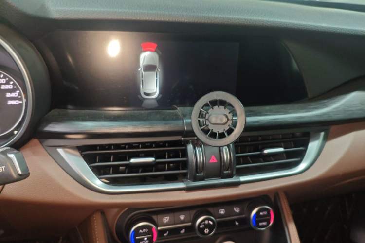 Used Alfa Romeo Stelvio 2017 2.0T 200HP Elite Edition Audio And AC Panel