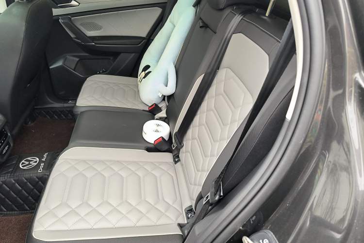 Used Volkswagen Tayron 2023 330TSI Two-Wheel-Drive R-Line High-Energy Version Left Rear Seat